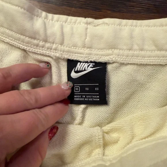 Nike Women's Off-White Athletic Shorts with black embroidered swoosh size XL - Picture 5 of 8